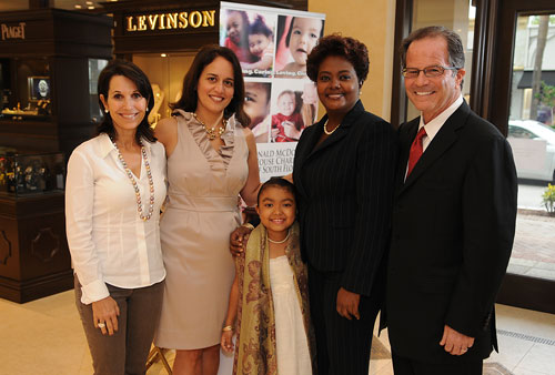 Robin-Levinson-Soraya-Rivera-Moya-Executive-Director-Ronald-McDonald-House-Charities-of-South-Florida-Ronald-McDonald-houseguests-Stephanie-and-her-mother-Earnestine-Moxyz-and-Mark-Levinson